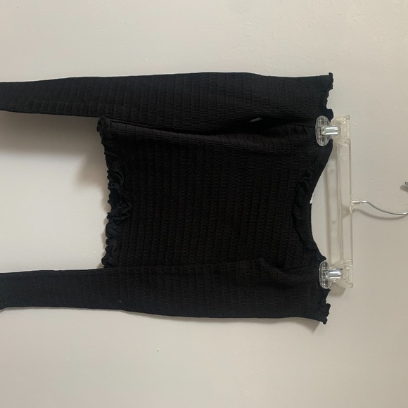 Adorable Ribbed Off the Shoulder Cropped Top - Picture 3 of 4